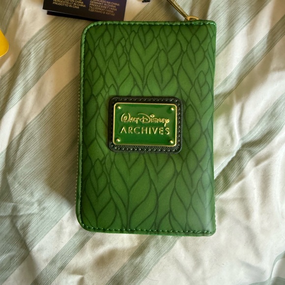 Disney Green and Yellow Chip 'n Dale Bag and matching wallet - Picture 4 of 5